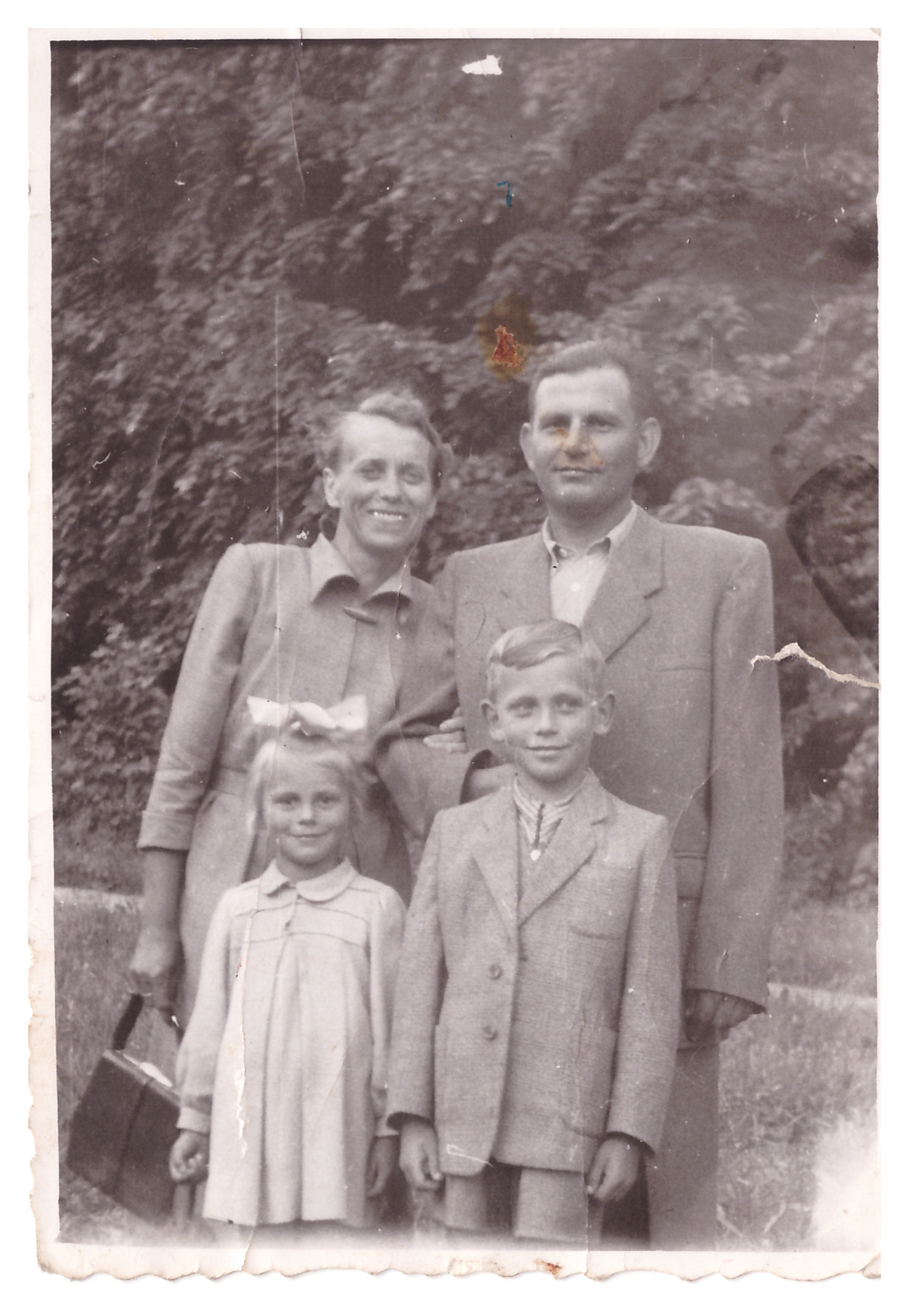 Ośmioletni Józik z rodziną w 1956 roku